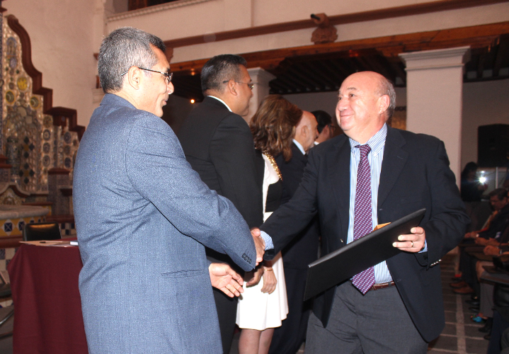 El Dr. Oscar Sosa Nishizaki recibe Mención Honorífica del Premio al Mérito Ecológico 2018